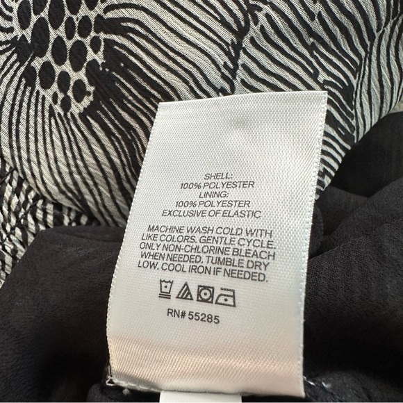 Express V-Neck Wrap Top Floral Black And White Long Sleeves SZ XS NEW WITH TAGS - Picture 7 of 9